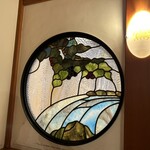 Yakko - お座敷入口のステンドグラスと洒落たライト