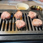 黒毛和牛ホルモン 大衆焼肉しんすけ - 