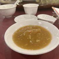華正樓 新館 - 蟹肉入りフカヒレの姿煮