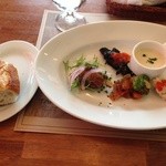 タボーラ タパス - 前菜とパン