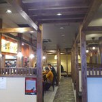 田所商店 - 入り口から全体
