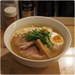 247921929 - 鶏ラーメン 950円 煮卵 150円