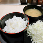 松のや - キャベスラ、ご飯、味噌汁