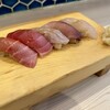Sugoi Nibo Shiramen Tsurikin - 赤酢握り5貫+すごい煮干しらぁ麺(醤油、おすすめ日替わり5貫)