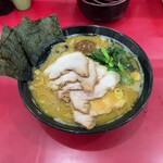 ラーメン 杉田家 - "チャーシューメン(中)"1,160円に"味玉"100円をトッピング♪