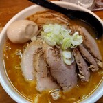 麺や いつき - ちゃしゅ～めんみそ 1,200円、大盛 100円(税込)トッピング くずれ味付き玉子 50円(税込)。 