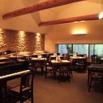 ベーカリーレストランサンマルク - 広々とした店内の中でとりわけ目を引くグランドピアノ。18：00～20：30まで、1日3～4回生演奏を致します。