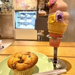 MELTING IN THE MOUTH - ストロベリーフラワー＆PEANUT BUTTER CHOCOLATE MUFFIN