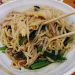 中国茶房８ - 蒸し鶏黒胡椒ソース混ぜ麺660円