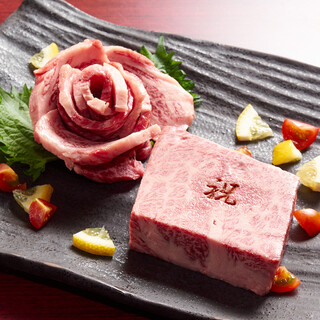 肉ケーキでサプライズ！誕生日や記念日のお祝いにおすすめ