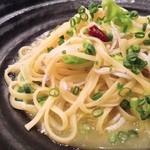 ヒラタパスタ - 釜揚げシラスと春キャベツのペペロンチーノ