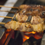 Kushimon Dainingu Kushibee - “新鮮な信州安曇野地鶏”を備長炭で焼き上げます。毎日手刺しの「温かさ」が魅力です。
