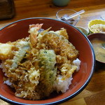 伊志佐岐 - 2014.3)日替わりランチ（８９０円）の天丼と漬物、切り干し大根、味噌汁、デザート