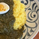 Moon bow - ほうれん草と挽き肉のカレー(1,000円)