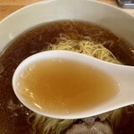 Taishouken - 節がよく効いた醤油ベースの鶏がらスープ。日本のラーメンって感じがして好きだ。