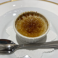 レストラン シャルム - チーズを使ったクリームブリュレ。一品目から素晴らしいお味で続きが楽しみ