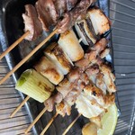 本通 地鶏 居酒屋 作 - 