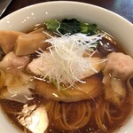 人力俥 - てるてる坊主みたいなでっかいわんたん。生姜が効いてちゅるんちゅるん。