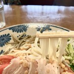 デリ&キッチン ハロ - 山陰では珍しい細麺。冷やしには丁度良い塩梅