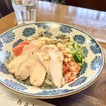 デリ&キッチン ハロ - 冷やしうどん。自家製の鶏ハムがしっとり♪