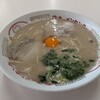 丸幸ラーメンセンター - ラーメン＋生たまご(600円) 