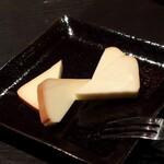DEN - 自家製スモークチーズ