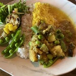 KIRI CAFE - 霧の野菜カレー並1200円。自家栽培で採れた野菜をふんだんに使った優しい味わいのするカレーです。辛さは全くありません。野菜盛り盛りですごく満足です。