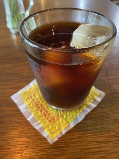 KIRI CAFE - ドリンクセット＋300円でアイスコーヒーをオーダー。変わった味わいだが、美味しくいただけた。