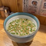 Yokohama Hommarutei - 鶏、豚、魚介のトリプルスープにキリッとした塩が効いてます。