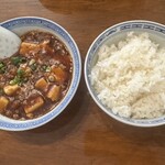 香港麺 新記 - ランチセットの麻婆豆腐。ご飯はおかわり自由