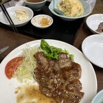 中華料理 むらの - 生姜焼き肉、濃いめの味付けだからご飯必須！！