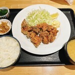 Teishokuya Zakuro - 若鶏の唐揚げ定食　　1000円