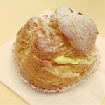 パティスリー クレソン - Cream puff. The best. ever.