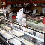 上州屋餅店 - 店内ショーケース　