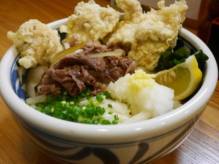Teuchi Udon Fuugetsu - ＜2014年3月追加＞ぜいたくかしわ天おろし。かしわ天とたっぷりの牛肉におろしが付きます。７００円。