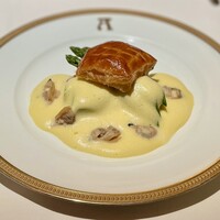 アピシウス - グリーンアスパラガスのパイ重ね
                    浅利入りオランデーズソース