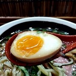 俺の中華たなか家 - トロミ具合いも塩梅良い「味玉」蓮華リフト⤴️