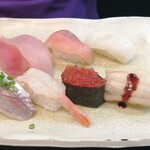 南房総やまと寿司 - 握りランチ。お味噌汁付きで1000円