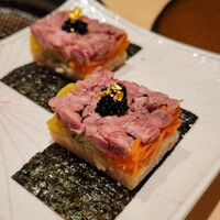 銀座 ちかみつ 並木通り - 厳選和牛のとろたくキャビアユッケ鮨
                キンパの感覚