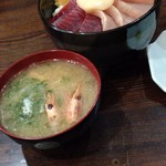 海の幸　翔 - 鯛、カンパチ、ブリ、ホタテ、マグロ丼950円