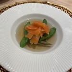 Restaurant Dix-neuf - サクラマスのミキュイとジュンサイ