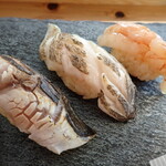 古古 - 寿司３貫　　サゴチ、太刀魚、赤海老昆布締め