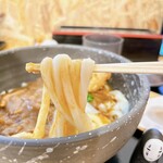 手打ちうどん 大蔵 - アツアツのカレーうどんになってさえ
      しっかりコシがわかるの、スゴいです⤴︎⤴︎