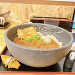 手打ちうどん 大蔵 - かしわ天は、そのままでも美味しいけど
      カレーとの相性がバツグンですよ◎