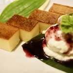 Basque cheese with blueberry sauce