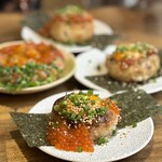 キラクニ - 焼きおにぎりイクラ卵黄のせ