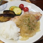 キッチン ブルー グローブ - ご飯を乗せて