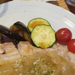 キッチン ブルー グローブ - 備え付け野菜のアップ