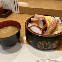 鮨政 西口店 - ちらし具の大盛り 1210円 鮨政 西口店 - ちらし具の大盛り 1210円