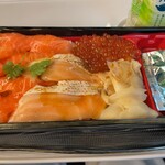 魚力海鮮寿司 キュービックプラザ新横浜店 - サーモンいくら丼